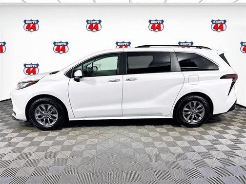 2023 Toyota Sienna XLE 7 Passenger