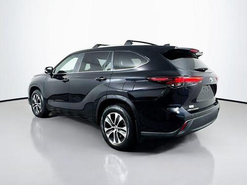 Midnight Black Metallic 2024 Toyota Highlander XLE