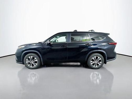 Midnight Black Metallic 2024 Toyota Highlander XLE