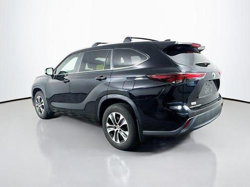 Midnight Black Metallic 2024 Toyota Highlander XLE