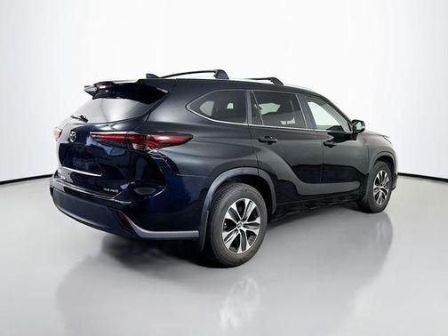 Midnight Black Metallic 2024 Toyota Highlander XLE
