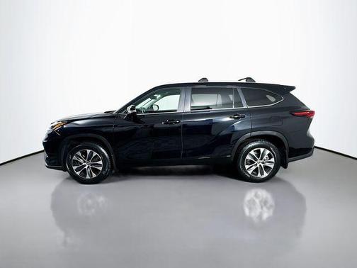 Midnight Black Metallic 2024 Toyota Highlander XLE