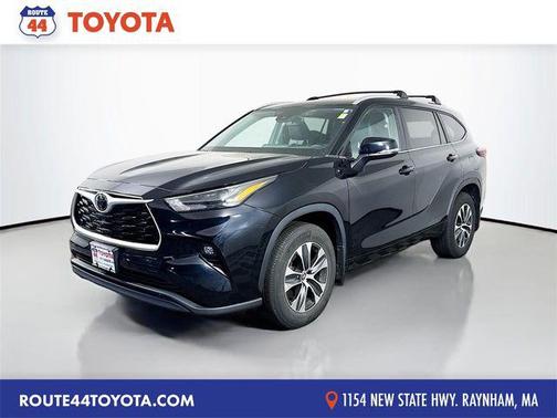 Midnight Black Metallic 2024 Toyota Highlander XLE