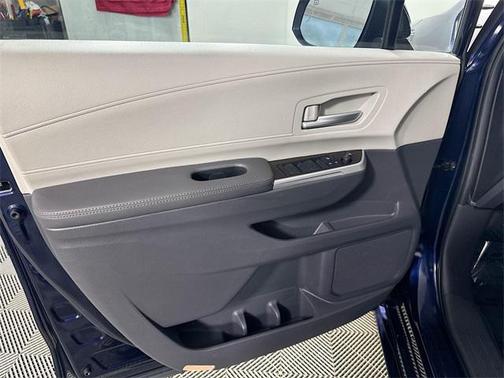 2023 Toyota Sienna XLE 8 Passenger