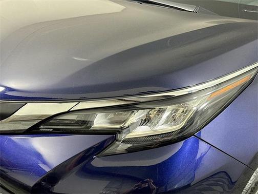 2023 Toyota Sienna XLE 8 Passenger