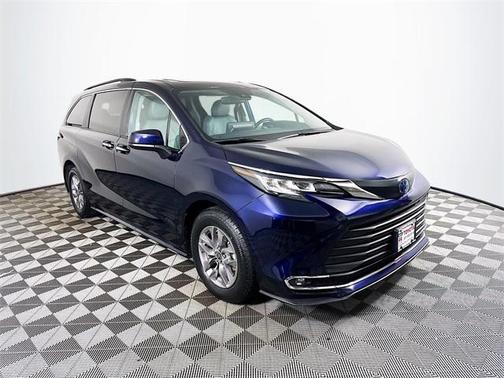 2023 Toyota Sienna XLE 8 Passenger