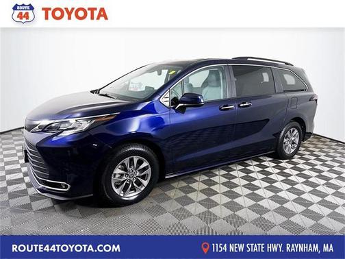 2023 Toyota Sienna XLE 8 Passenger