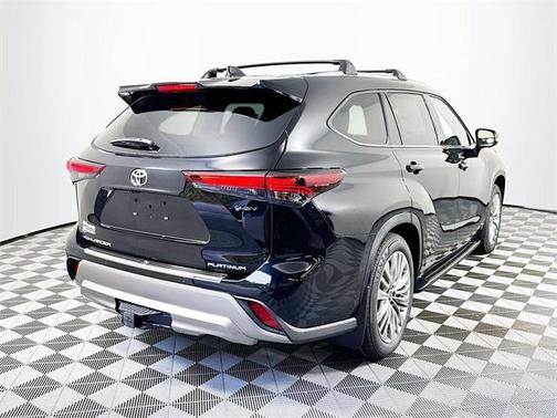 2025 Toyota Highlander Hybrid Platinum