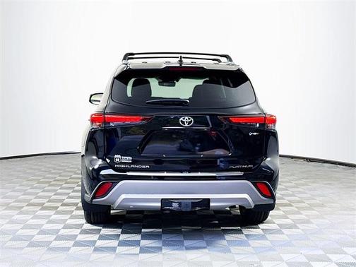 2025 Toyota Highlander Hybrid Platinum