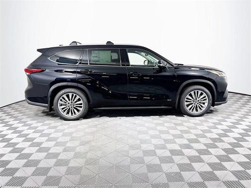 2025 Toyota Highlander Hybrid Platinum