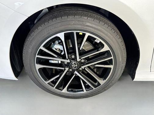 Wind Chill Pearl 2026 Toyota Camry XLE