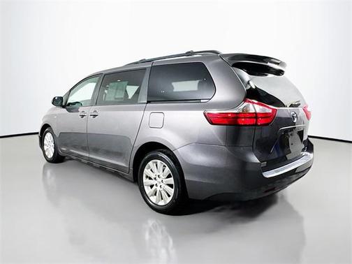 2016 Toyota Sienna LE