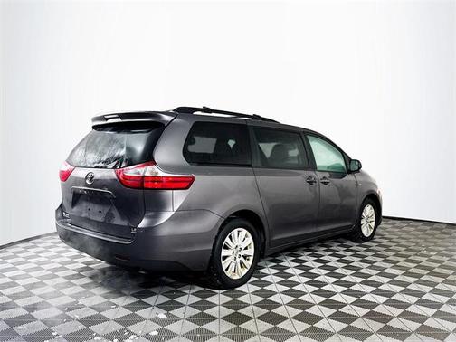 2016 Toyota Sienna LE