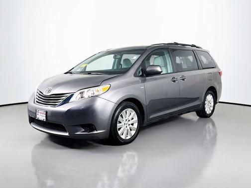 2016 Toyota Sienna LE