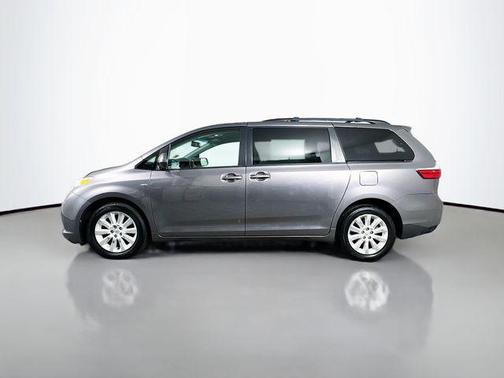 2016 Toyota Sienna LE