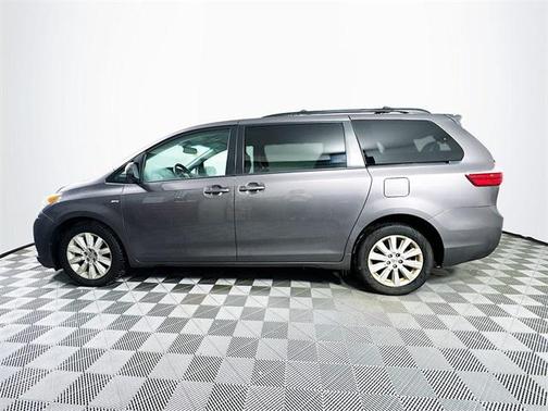 2016 Toyota Sienna LE