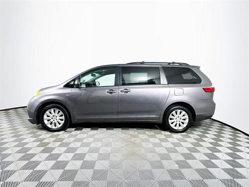 2016 Toyota Sienna LE
