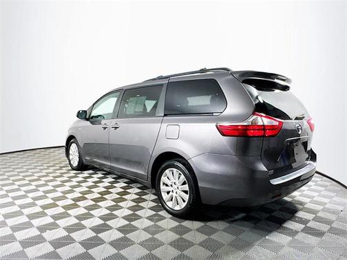 2016 Toyota Sienna LE