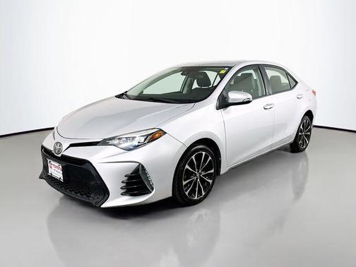 Classic Silver Metallic 2017 Toyota Corolla SE