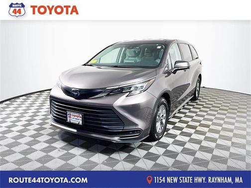 2022 Toyota Sienna LE