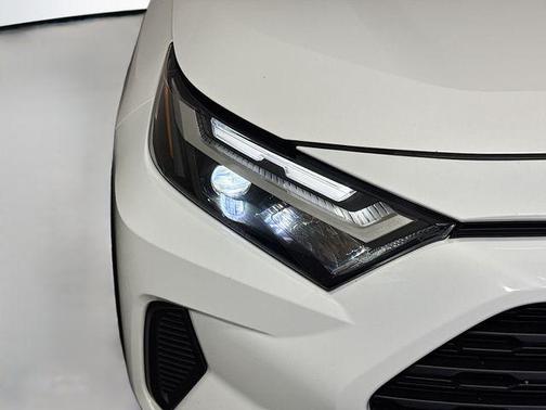 Ice Cap 2024 Toyota RAV4 LE