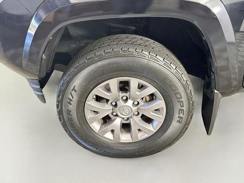 Midnight Black Metallic 2019 Toyota Tacoma SR5