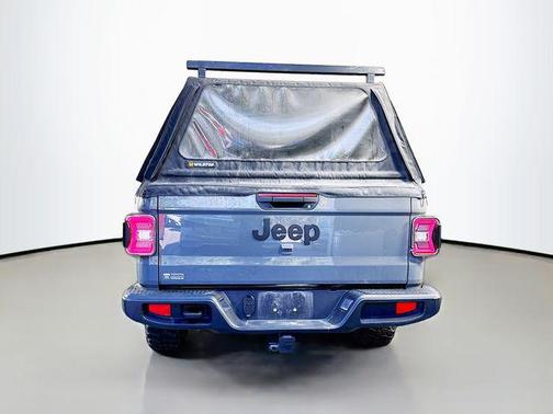 Sting-Gray Clearcoat 2023 Jeep Gladiator Willys 4x4