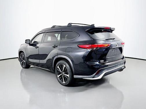 Midnight Black Metallic 2021 Toyota Highlander XSE