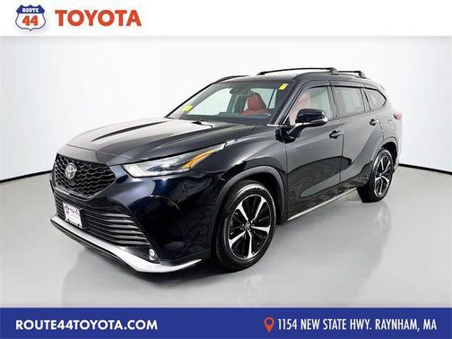 Midnight Black Metallic 2021 Toyota Highlander XSE