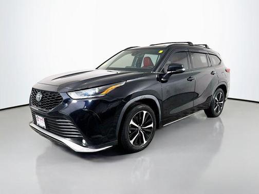 Midnight Black Metallic 2021 Toyota Highlander XSE