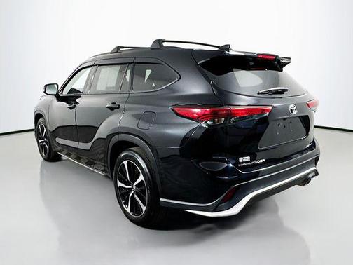 Midnight Black Metallic 2021 Toyota Highlander XSE