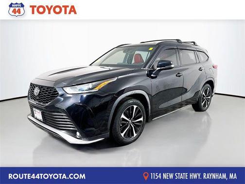 Midnight Black Metallic 2021 Toyota Highlander XSE