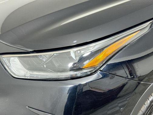 Midnight Black Metallic 2021 Toyota Highlander XSE