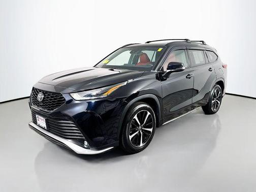 Midnight Black Metallic 2021 Toyota Highlander XSE