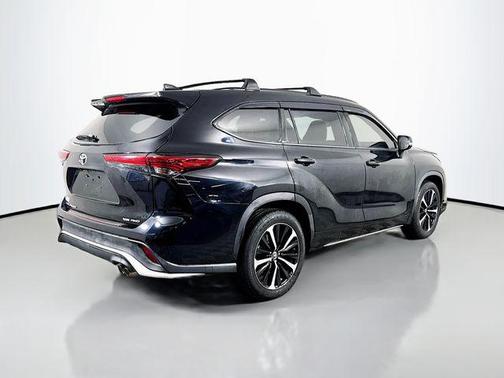 Midnight Black Metallic 2021 Toyota Highlander XSE