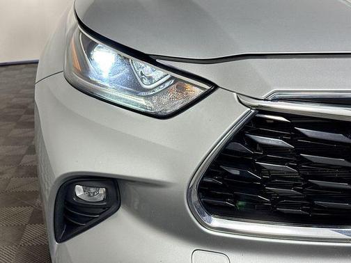 Celestial Silver Metallic 2023 Toyota Highlander XLE