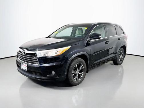 Midnight Black Metallic 2016 Toyota Highlander XLE