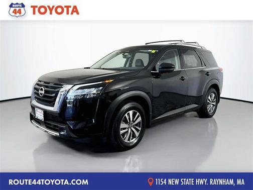 Super Black 2022 Nissan Pathfinder SL 4WD