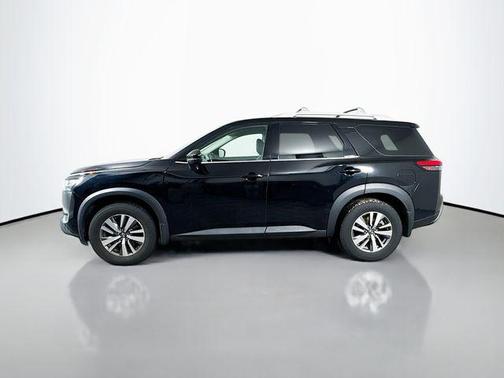 Super Black 2022 Nissan Pathfinder SL 4WD