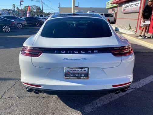 2018 Porsche Panamera 4S