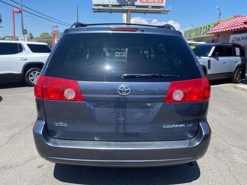2010 Toyota Sienna LE