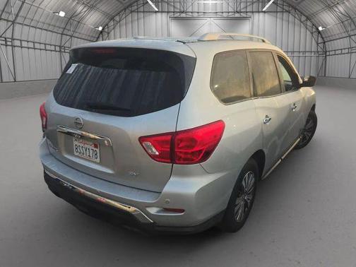 2020 Nissan Pathfinder SV