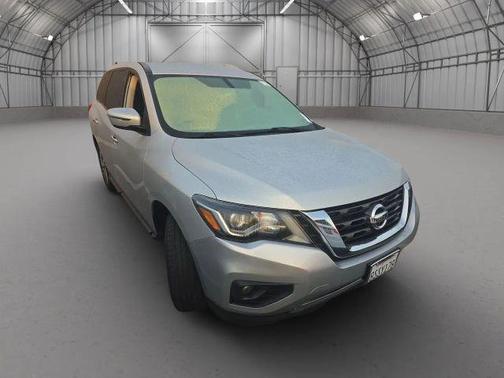 2020 Nissan Pathfinder SV