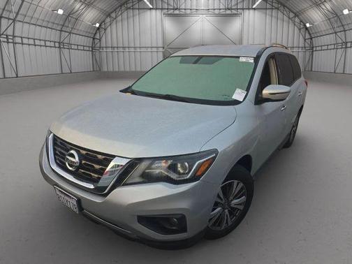 2020 Nissan Pathfinder SV