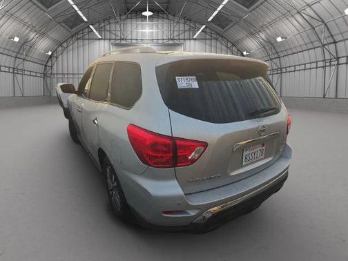 2020 Nissan Pathfinder SV