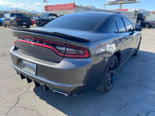 2017 Dodge Charger SE