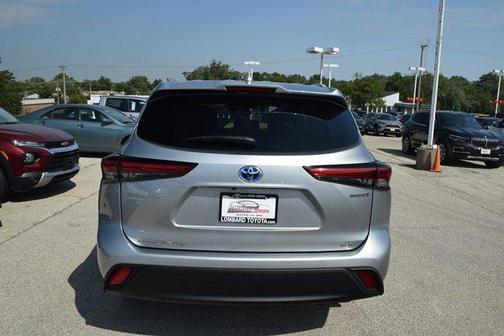 2022 Toyota Highlander Hybrid XLE