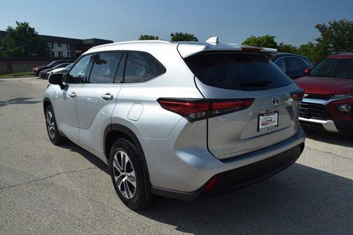 2022 Toyota Highlander Hybrid XLE