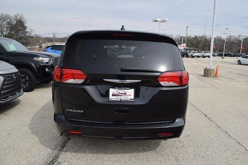 2020 Chrysler Voyager LX