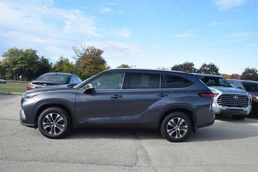 2022 Toyota Highlander Hybrid XLE